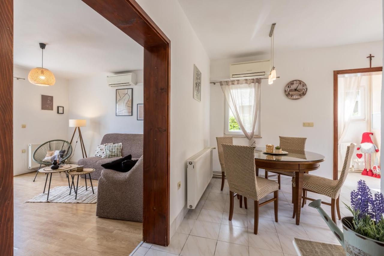 Citrus Accommodation Kaštela Екстериор снимка