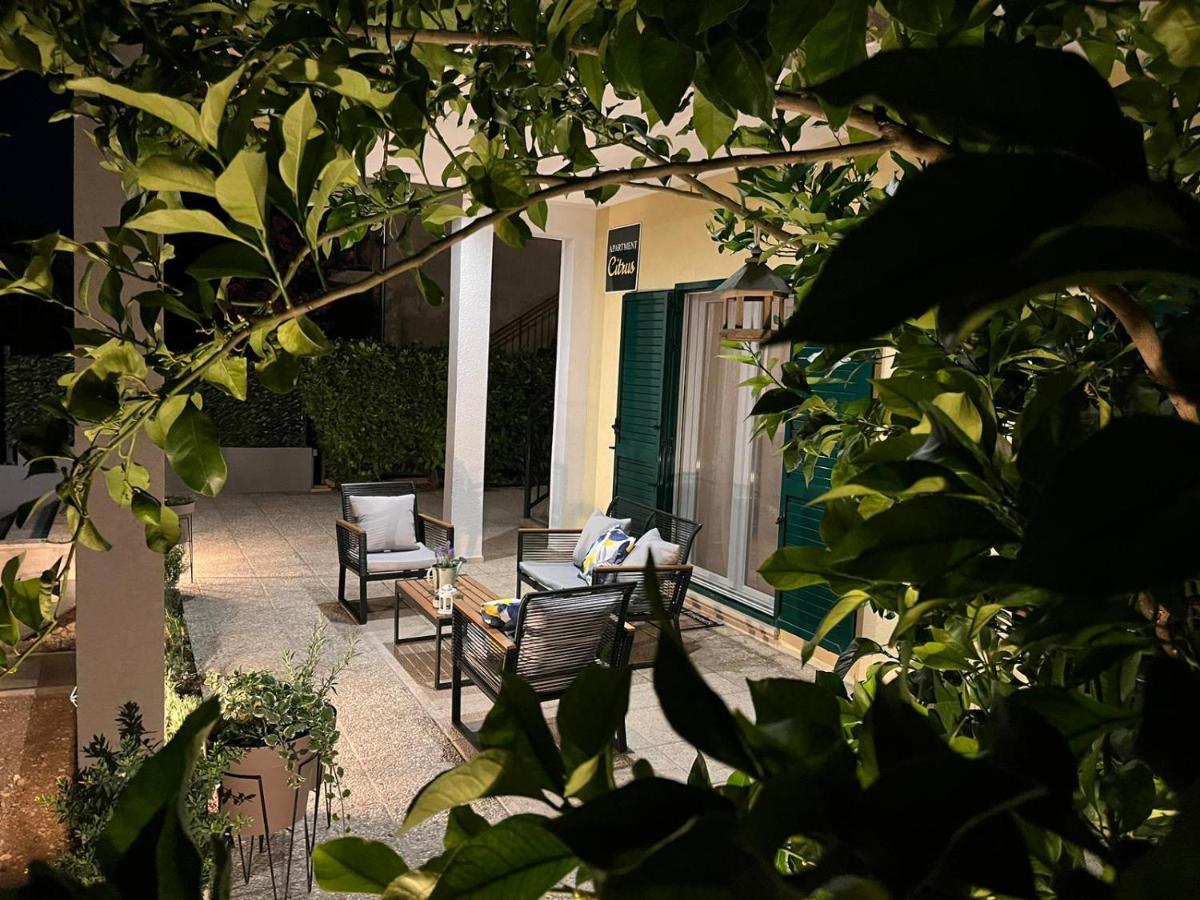Citrus Accommodation Kaštela Екстериор снимка