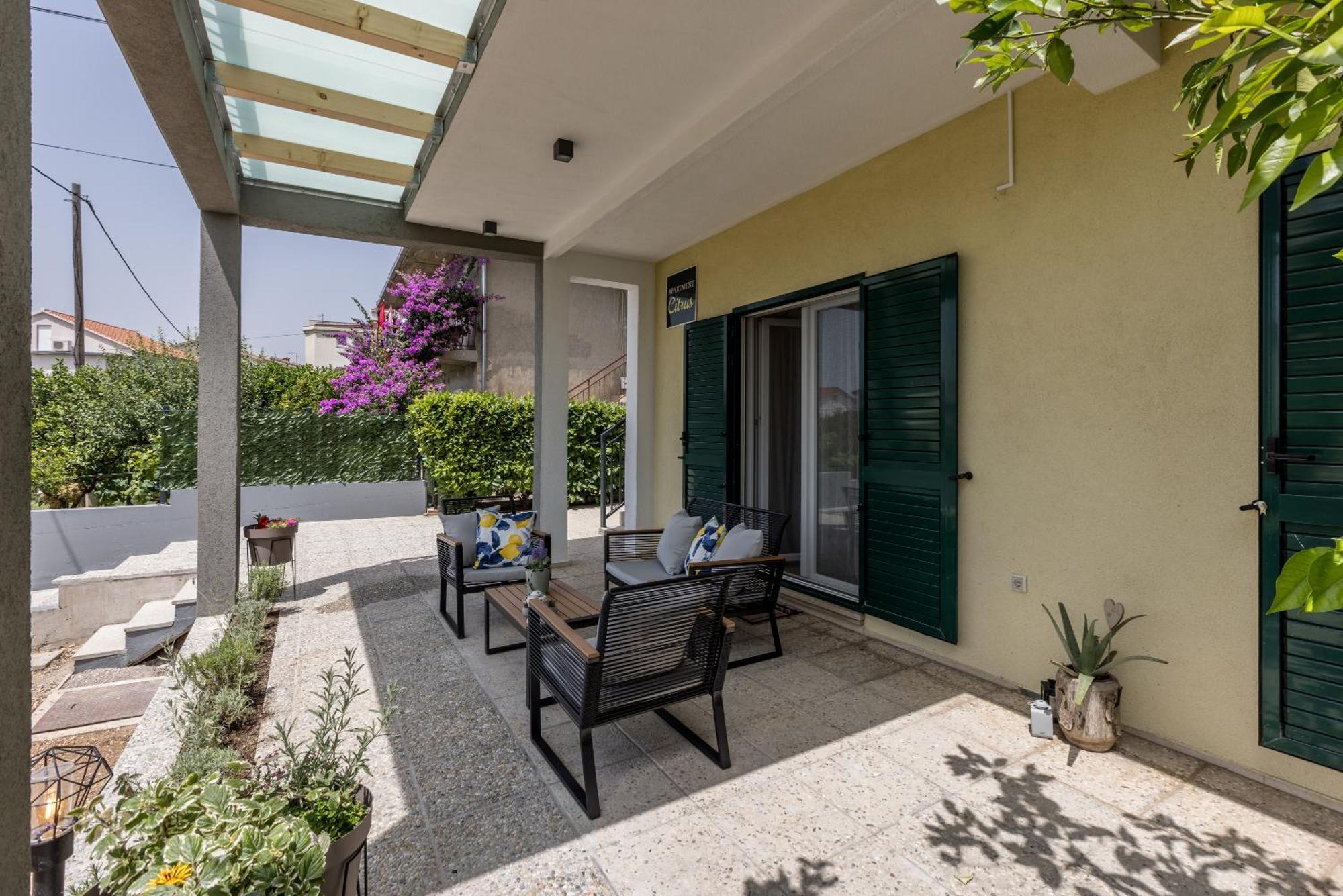 Citrus Accommodation Kaštela Екстериор снимка